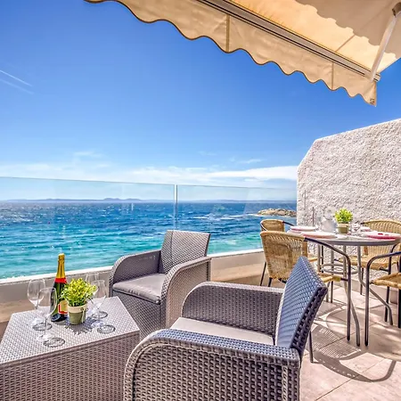 Apartment Beachfront In Platja Almadrava