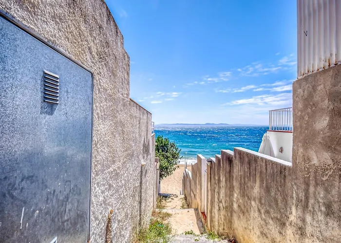 Appartamento Beachfront In Platja Almadrava Montjoi